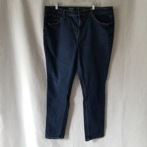 Mid-Rise Curvy Skinny Jeans BB1